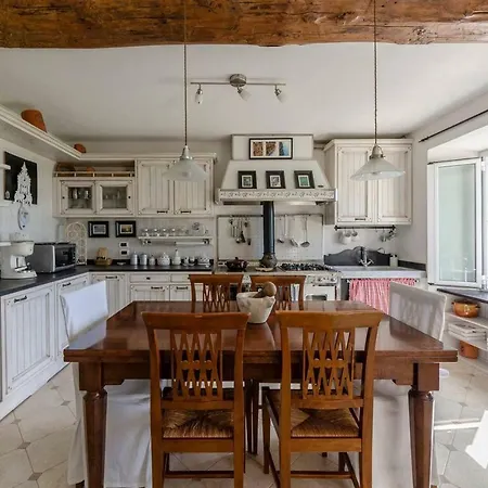 Altido Lovely Apt For 4, With Seaview Moments From Apartment *