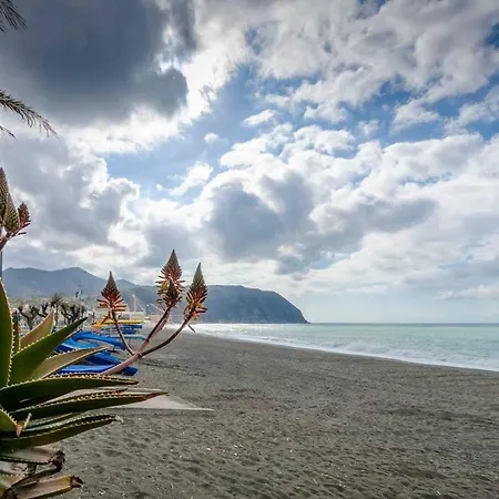 Altido Lovely Apt For 4, With Seaview Moments From *
