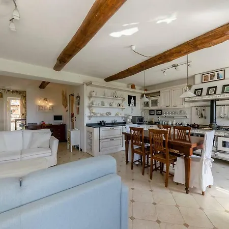 Altido Lovely Apt For 4, With Seaview Moments From Apartment