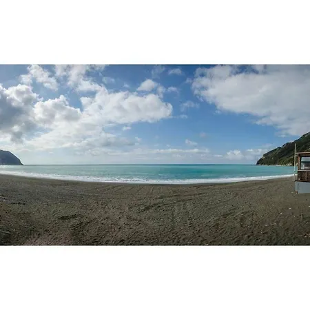 Altido Lovely Apt For 4, With Seaview Moments From Sestri Levante