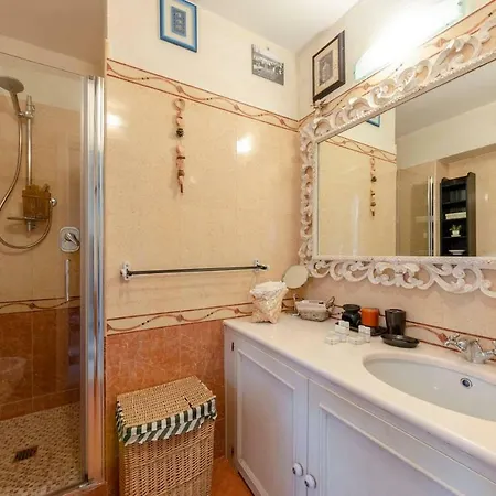 Altido Lovely Apt For 4, With Seaview Moments From Apartment *